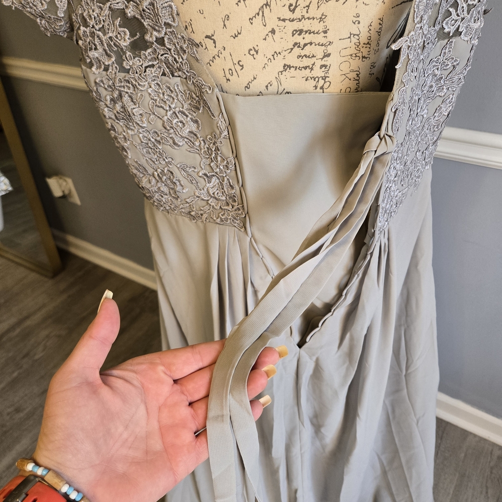 Elegant Lace Evening Gown in Gray/ Wedding Dress Size XL - Picture 5 of 7